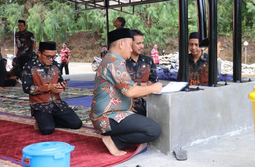 Bupati Irwan Tunjukkan Keteladanan, Disposisi Surat di Mana Saja Demi Percepatan Administrasi