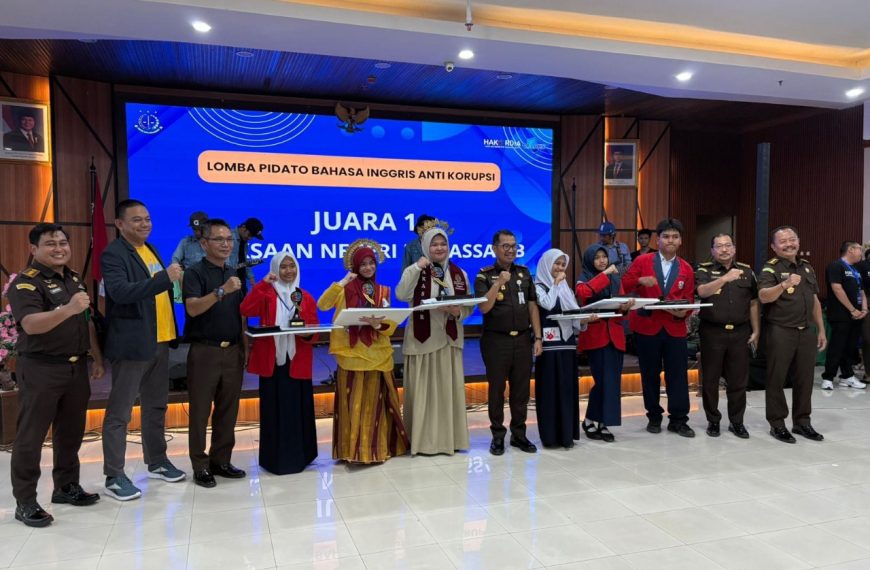 Pelajar Spentiga Angkona Ukir Prestasi di Ajang Pidato Bahasa Inggris Anti Korupsi SulSel