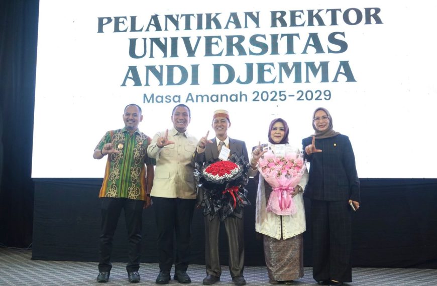 Bupati dan Ketua TP-PKK Lutim Hadiri Pelantikan Rektor UNANDA Palopo