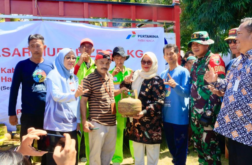 Pastikan Distribusi LPG 3Kg Tepat Sasaran,, Wabup Puspawati Tinjau Pasar Murah