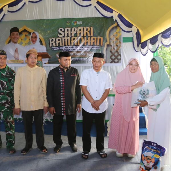Pemkab Lutim Gelar Safari Ramadhan di Tomoni Timur, Santunan dan Bedah Rumah Disalurkan