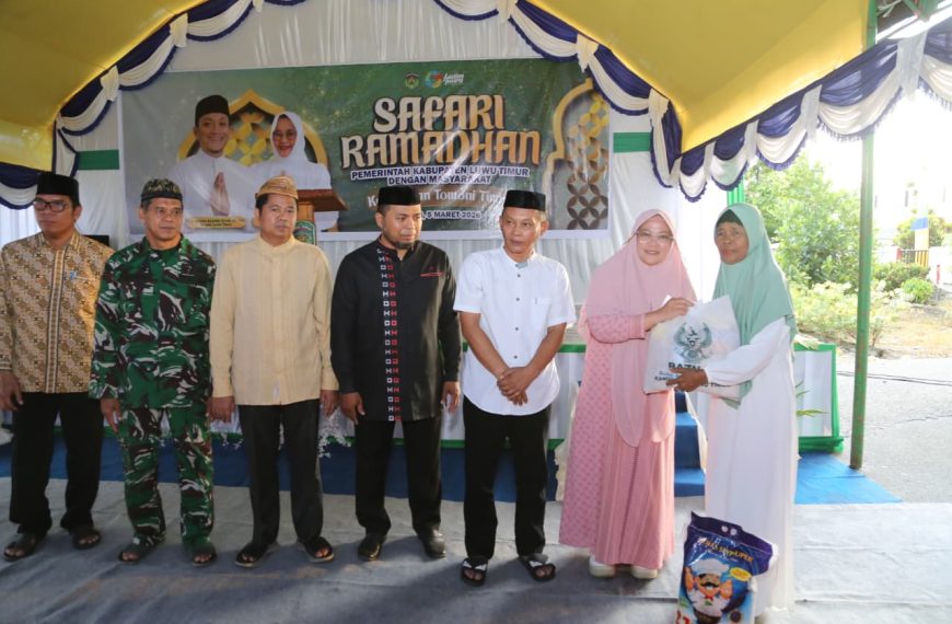 Pemkab Lutim Gelar Safari Ramadhan di Tomoni Timur, Santunan dan Bedah Rumah Disalurkan