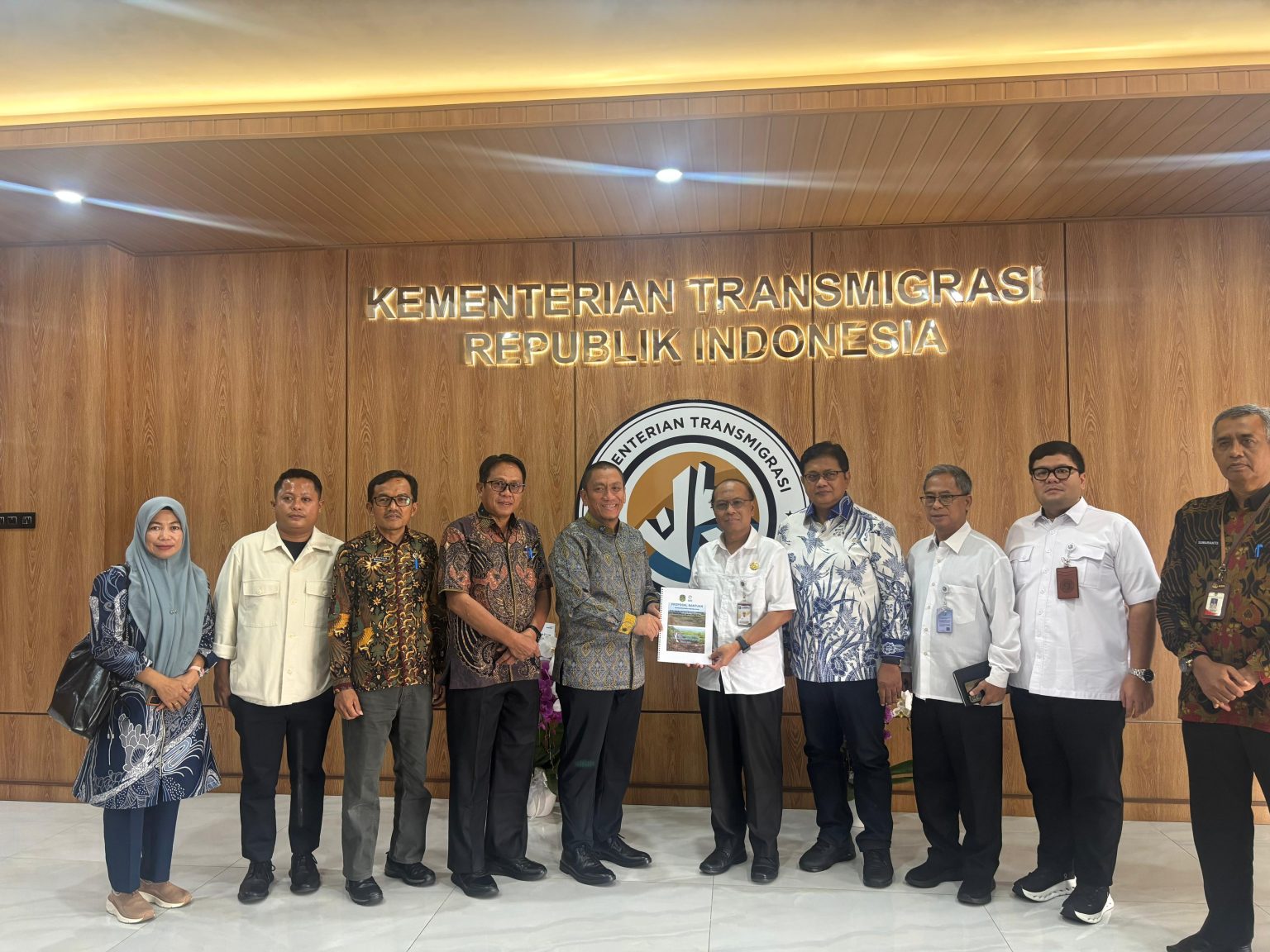 Bupati Irwan Dapat Dukungan Wamen Transmigrasi untuk Perkuat Ketahanan Pangan