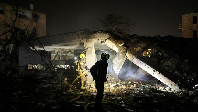 Serangan rudal Iran tembus pertahanan Israel