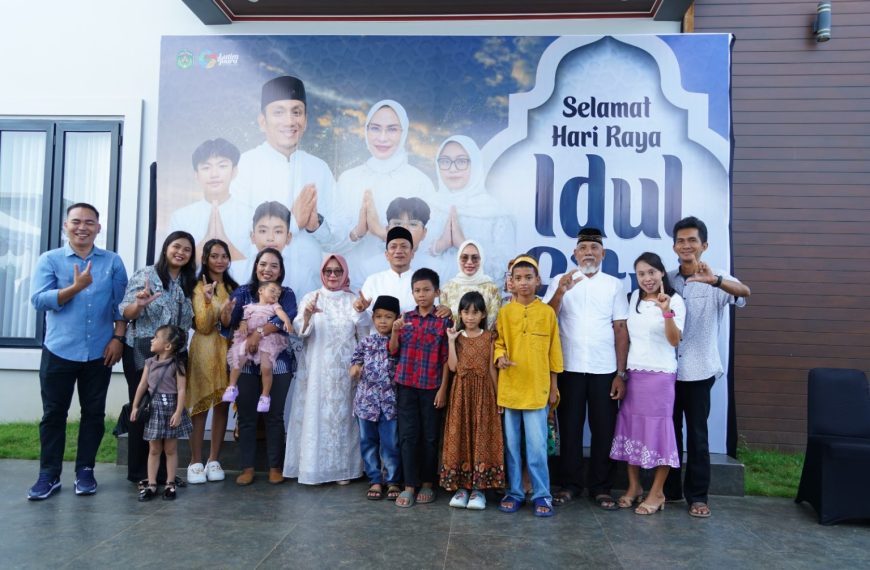 Usai Sholat Ied, Warga Padati Open House Bupati dan Wabup Luwu timur