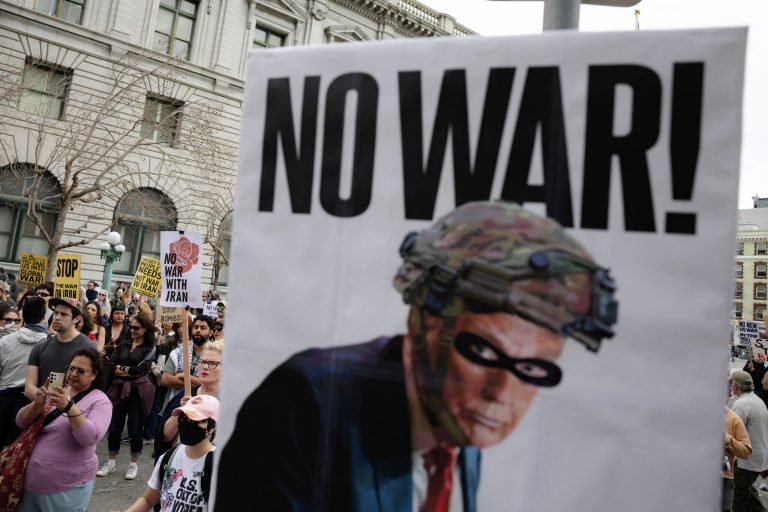 Warga New York Gelar Aksi Unjuk Rasa Kecam Serangan AS terhadap Iran