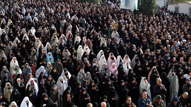 Salat Id Iran di tengah perang di lapangan terbuka Teheran