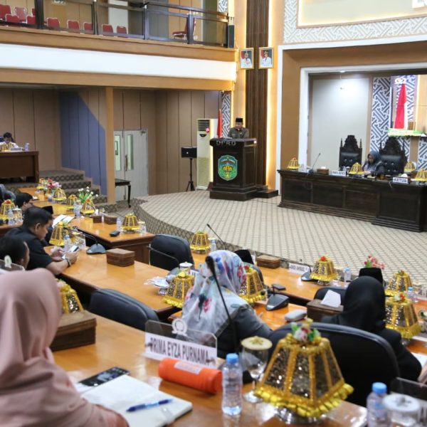 Wabup Puspawati Hadiri Paripurna LKPJ, Fraksi DPRD Apresiasi Capaian Pemda Lutim 2025