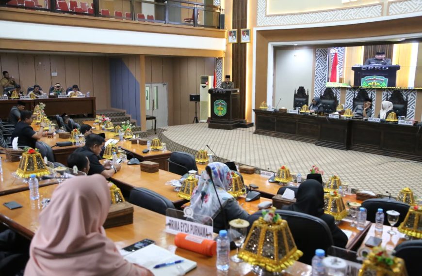 Wabup Puspawati Hadiri Paripurna LKPJ, Fraksi DPRD Apresiasi Capaian Pemda Lutim 2025