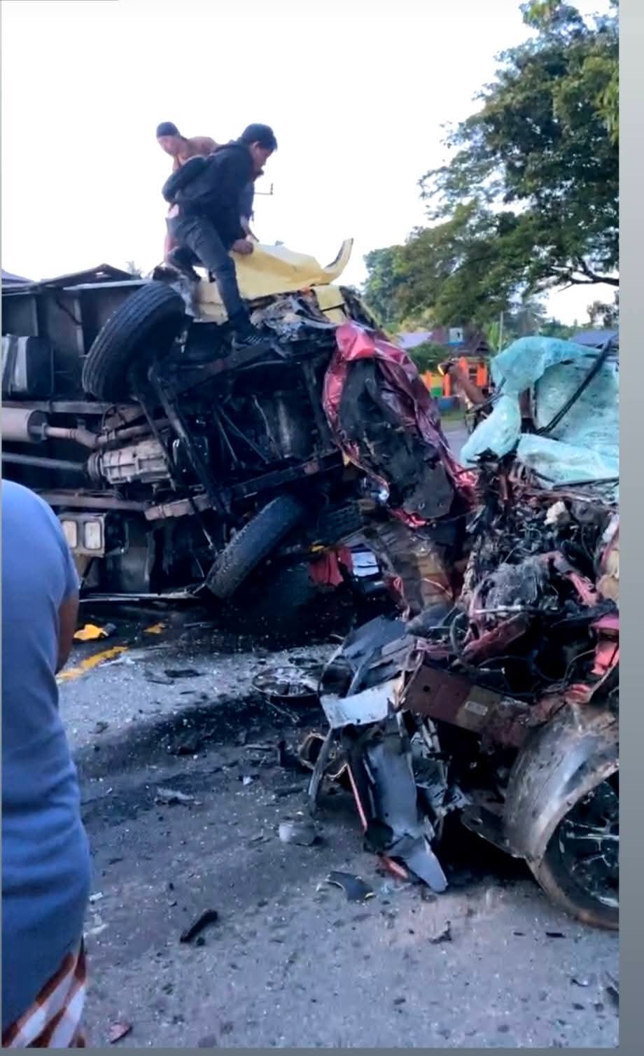 TIGA KORBAN TEWAS SOPIR DAN PENUMPANG WULING, SEMUANYA WARGA PALOPO