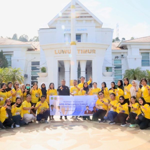 Lepas Kontingen PPNI Lutim, Bupati : Tunjukkan Kekompakan dan Semangat Profesionalisme Nakes