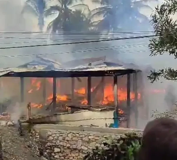 Tiga Rumah Warga Hangus Terbakar di Maliwowo